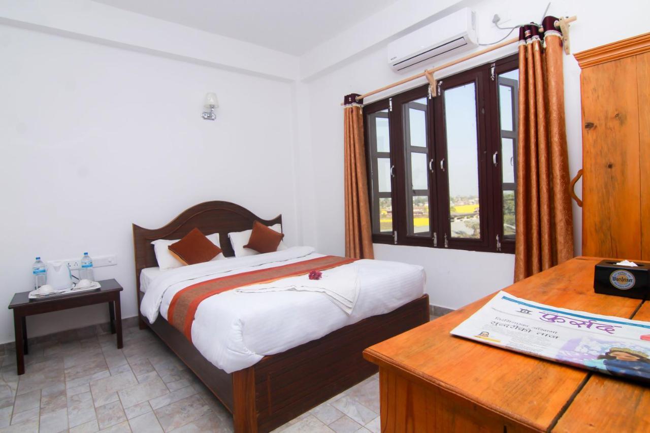 Hotel Chitwan Park Village سوراها المظهر الخارجي الصورة